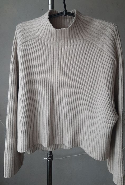 Свитер фирмы H&M