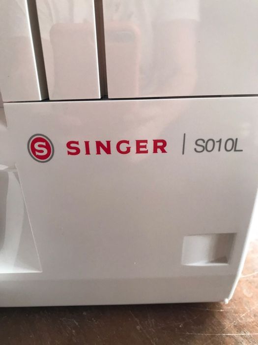 Продам оверлок SINGER S010L