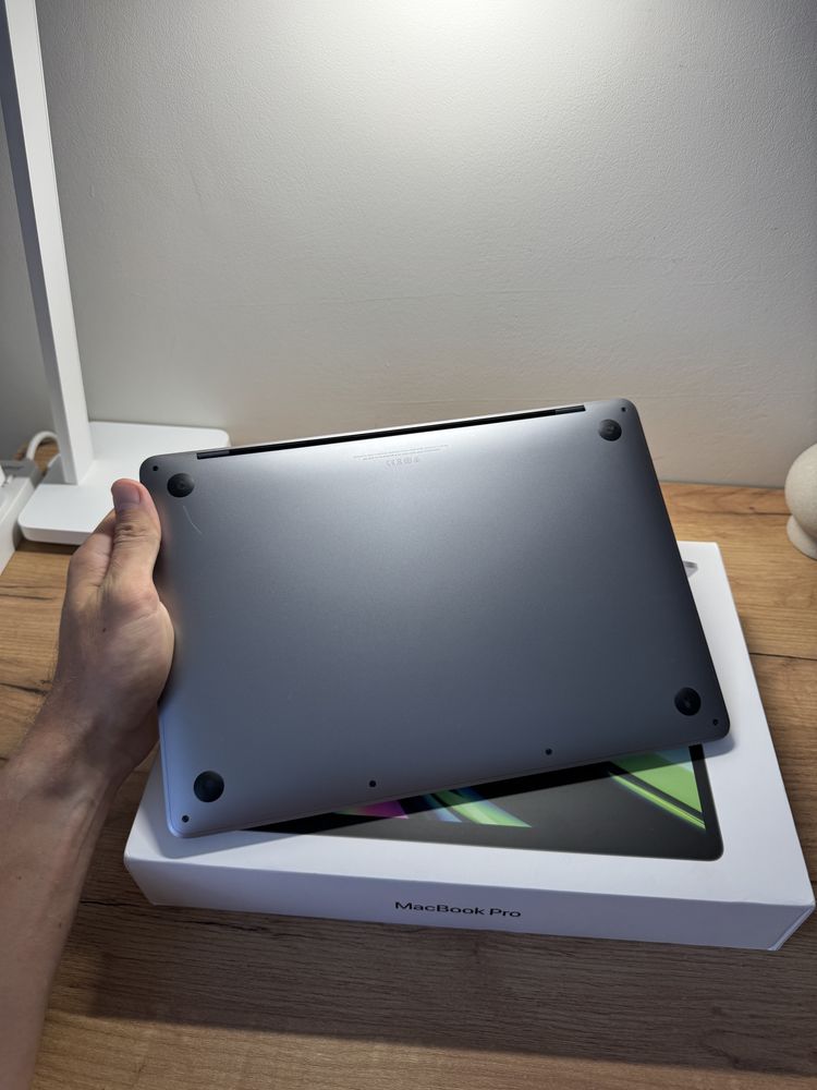 MacBook Pro 13 2020 M1 16GB 1TB Space повний комплект