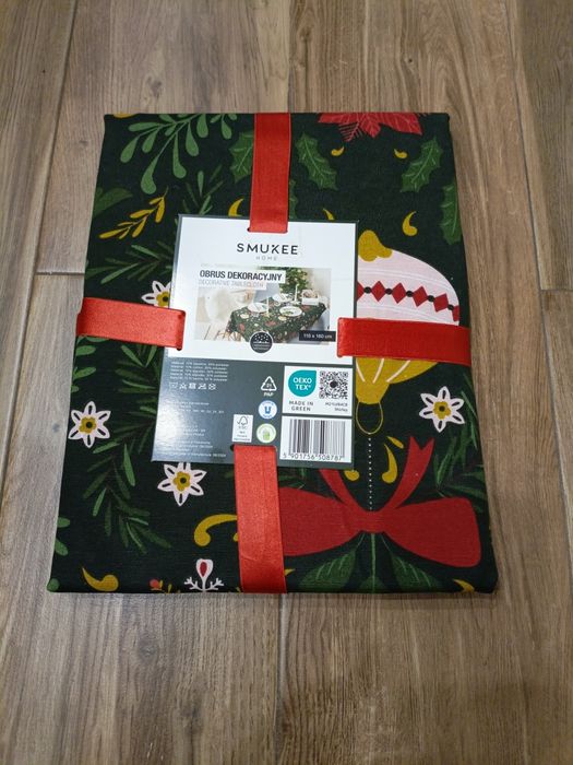 Nowy ładny obrus świąteczny dekoracyjny zielony Święta 110x160cm