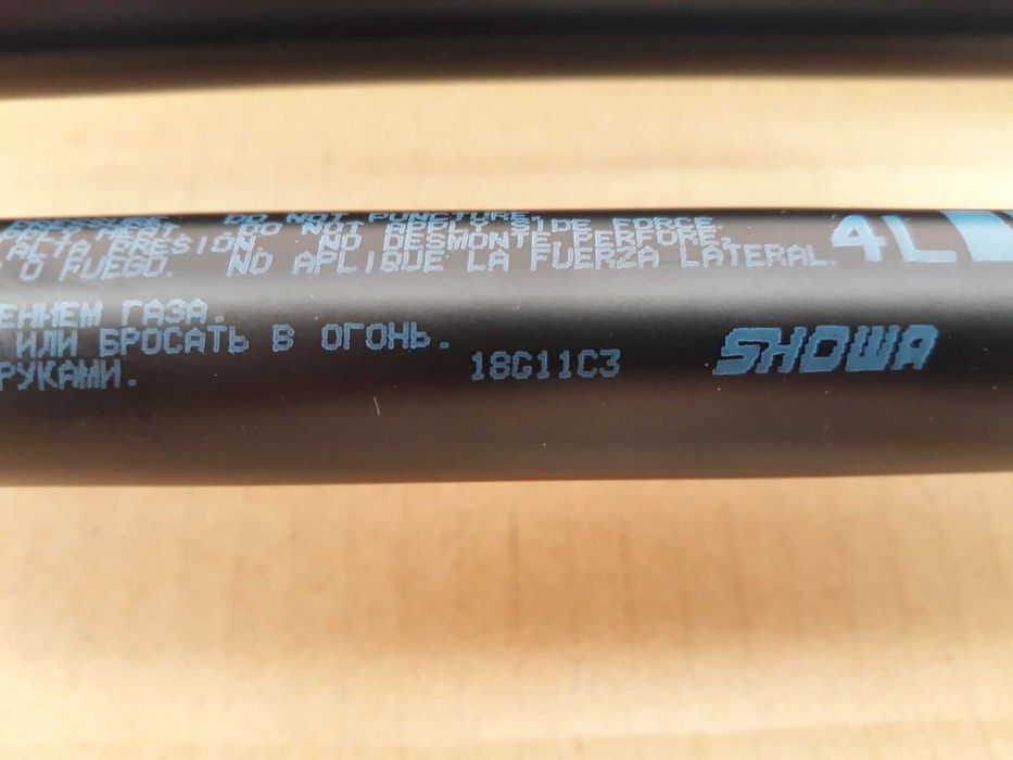 Амортизатори кришки багажника Mitsubishi Sport 5802A449, 5802A450 НОВІ