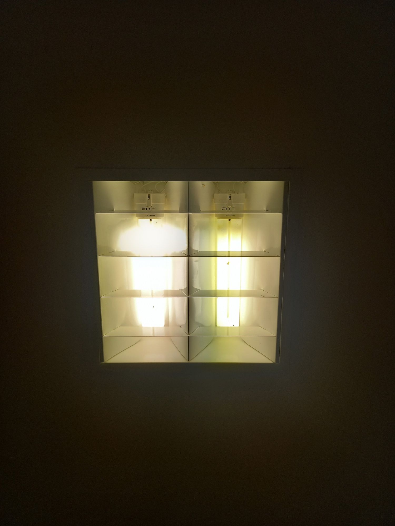 Iluminação de tecto conjunto de duas armaduras com lampadas