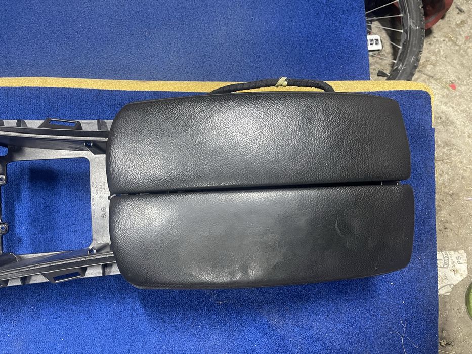 Подлокотник для BMW E70 2007-2013