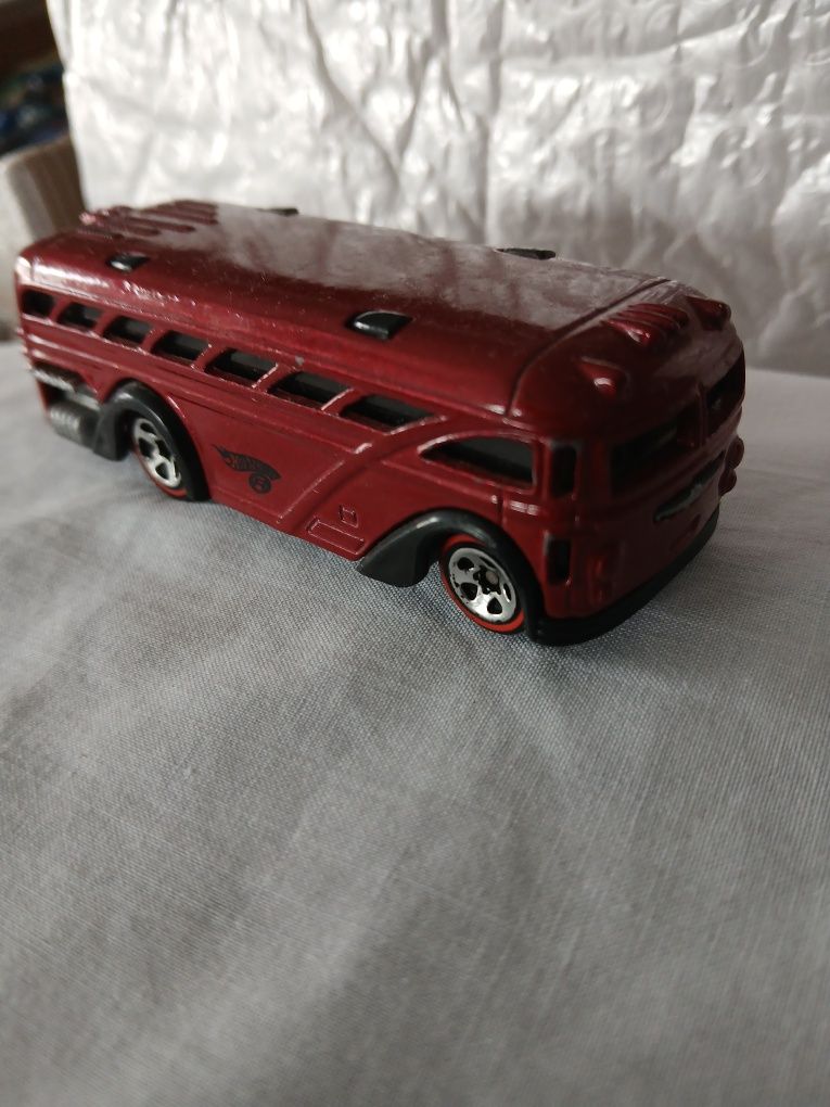 Hot wheels diversos