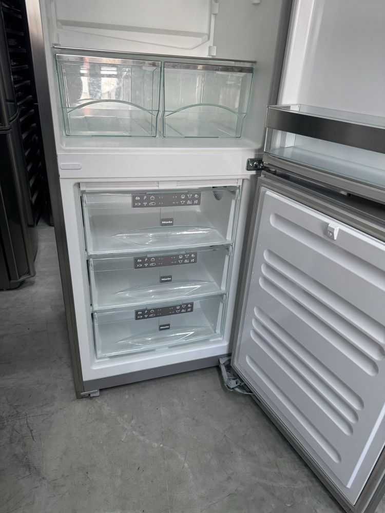 Miele KFN14923SD холодильник сірий 2м noFrost А++