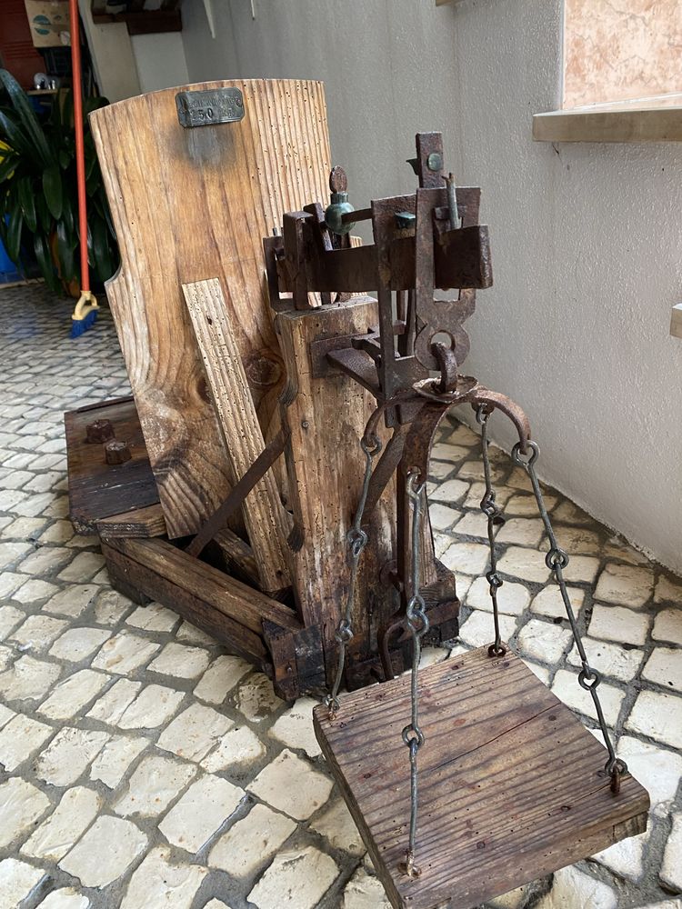 Balança de madeira