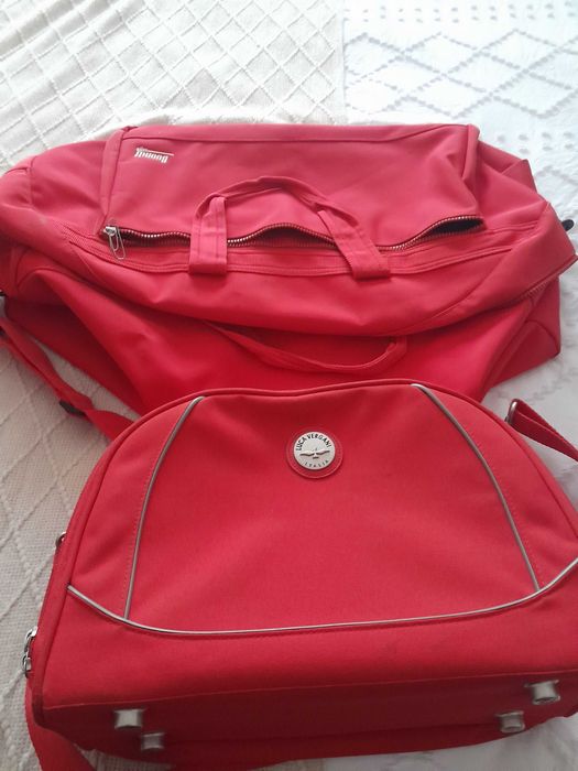 Conjunto necessaire e saco viagem