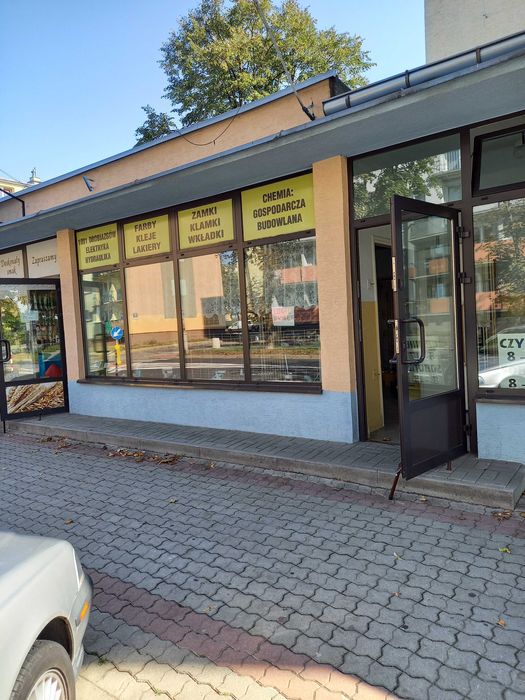 Lokal handlowo usługowy na parterze w centrum