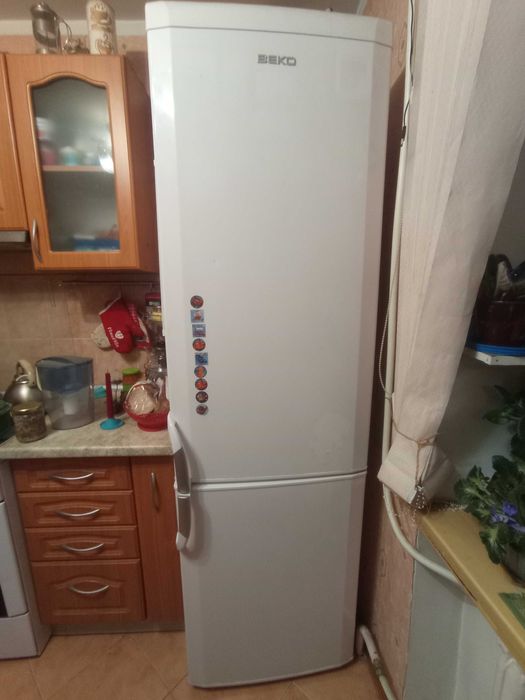 Холодильник Веко под ремонт.