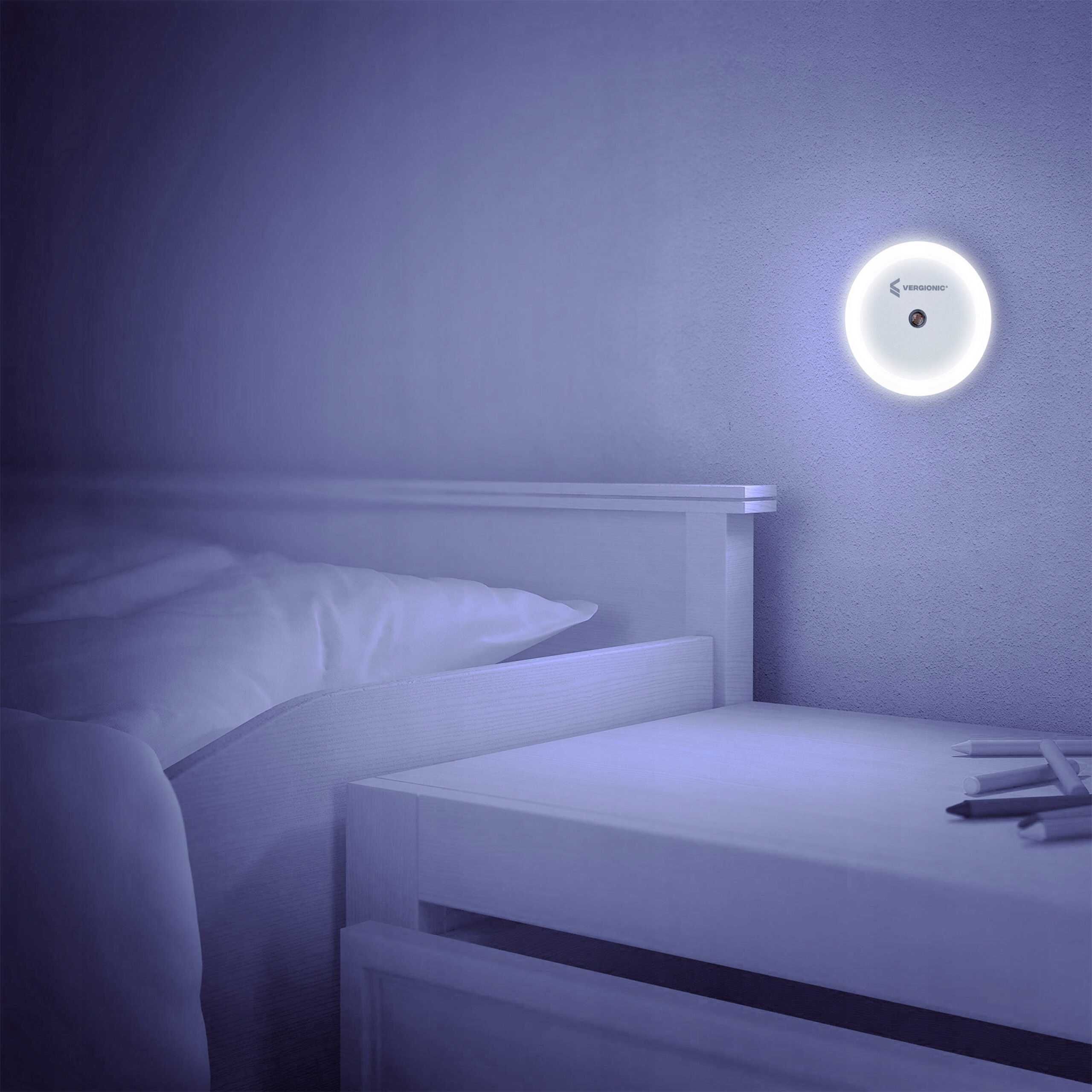 Lampka nocna do gniazdka dla dzieci z czujnikiem zmierzchu LED -HIT-