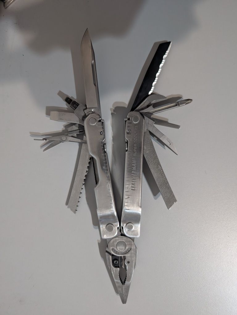 Мультиінструмент LEATHERMAN wave + Leatherman super tool 300