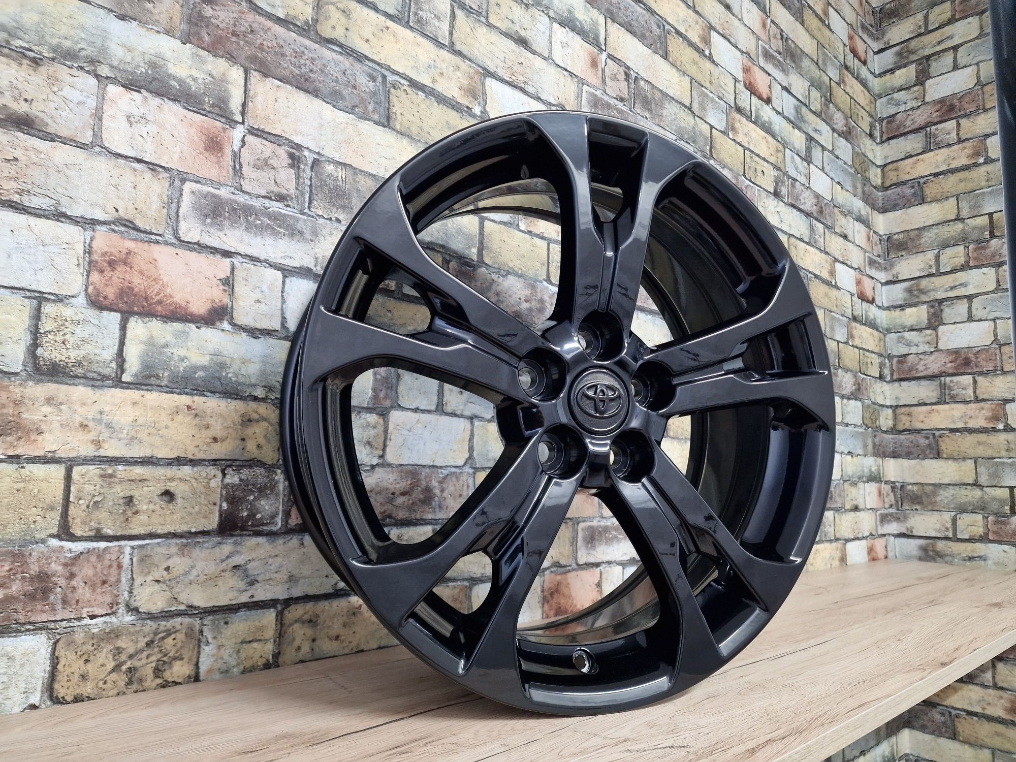 Felgi 18' 5x114.3 TOYOTA Auris RAV-4 Mirai Corolla C-HR Avensis