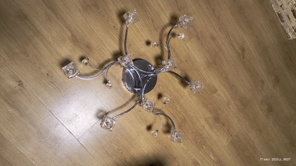 Люстра для вітальні