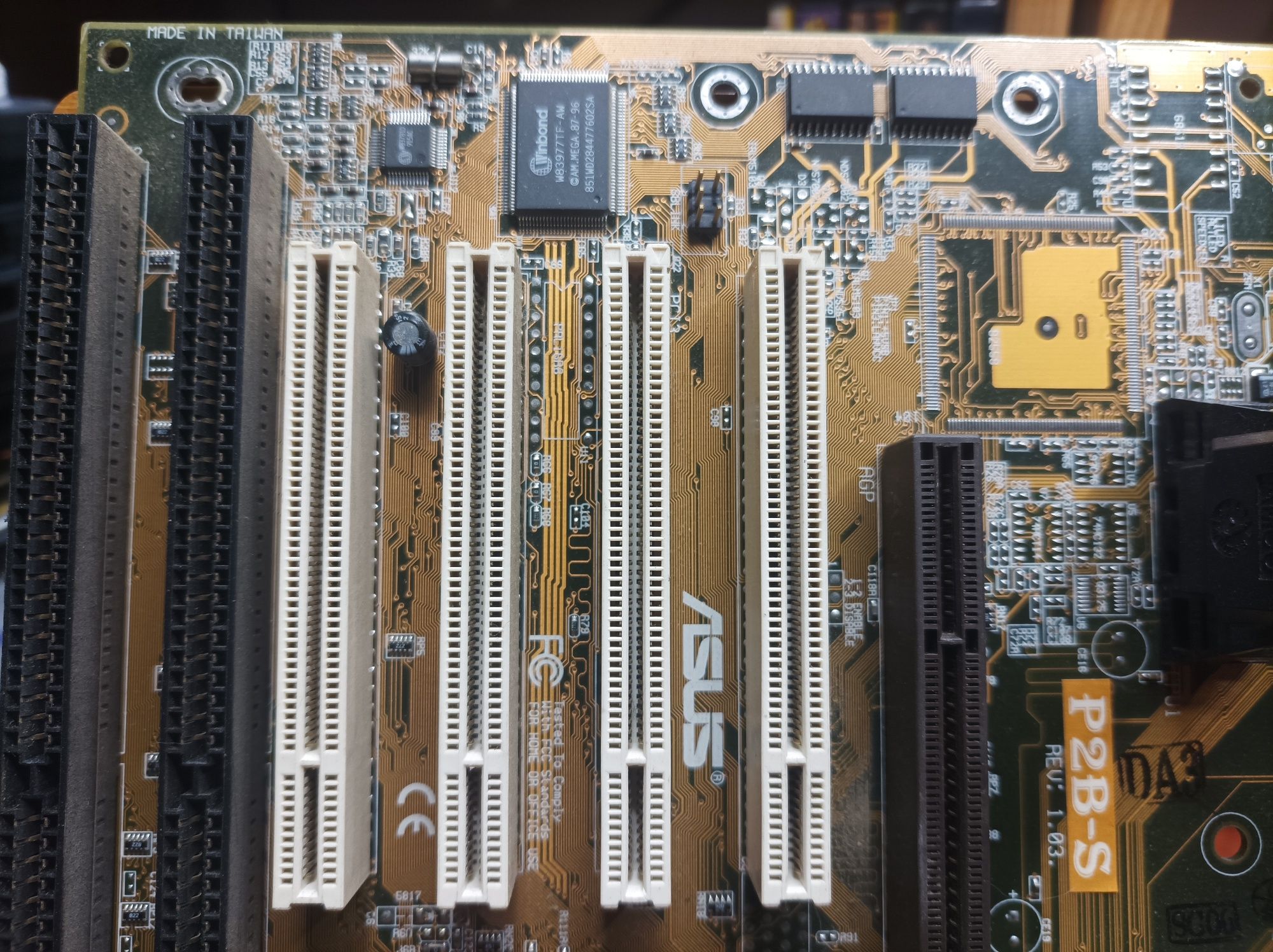 Asus P2B-S - Slot 1