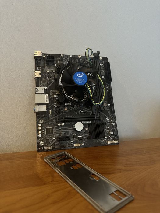 Zestaw h510m + i5 10400f + box