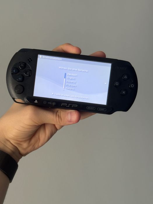 Konsola Przenośna SONY PSP + 2 GRY