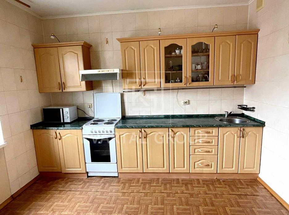 Продаж 2к квартири біля метро. Простора і тепла. Сертифікат Постанова