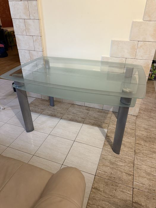 Стіл з низу з полкою