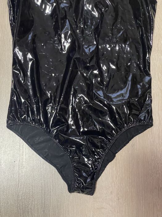 Чоловічий лаковий боді