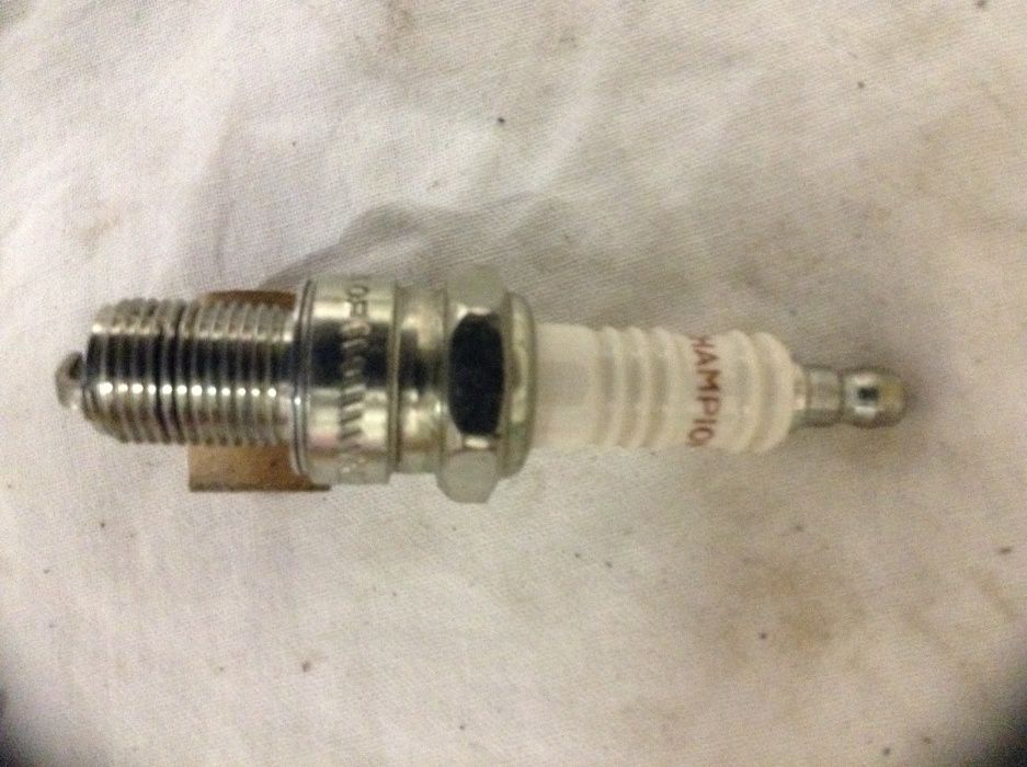 Продам новую свечу зажигания Champion