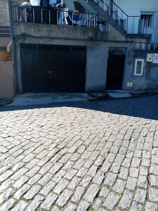 Garagem e arrumos