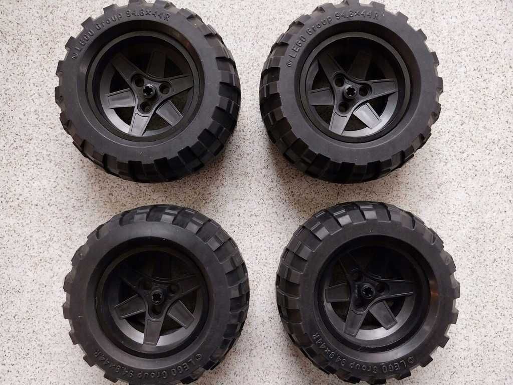 LEGO Technic 9398 - Wóz z napędem 4x4