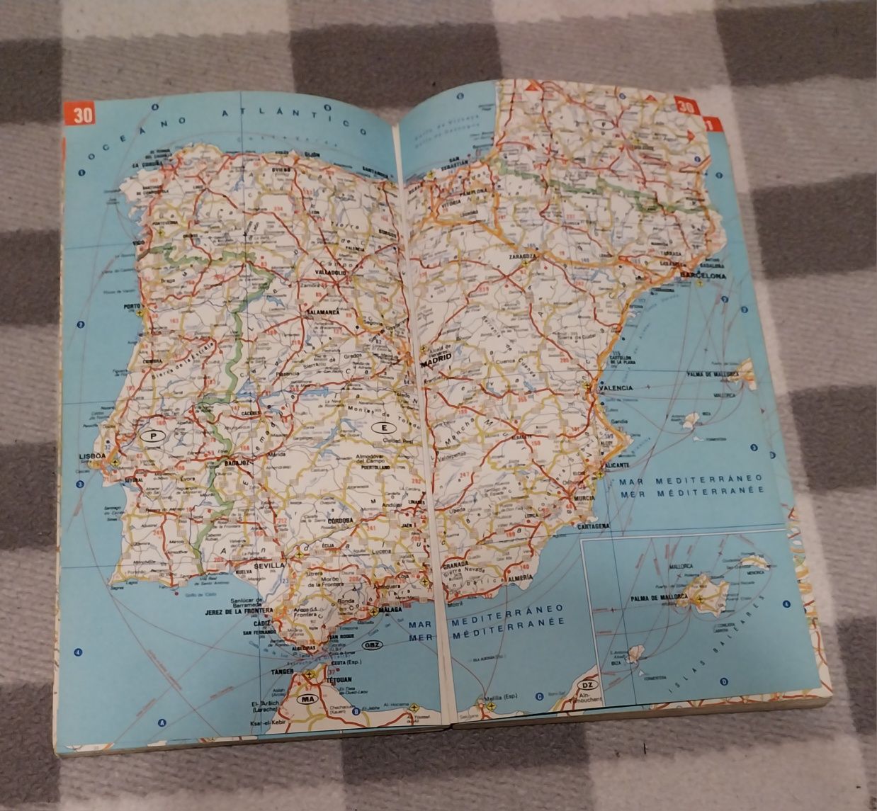 "Atlas dróg Europy" z PRL-u, stary, vintage, retro