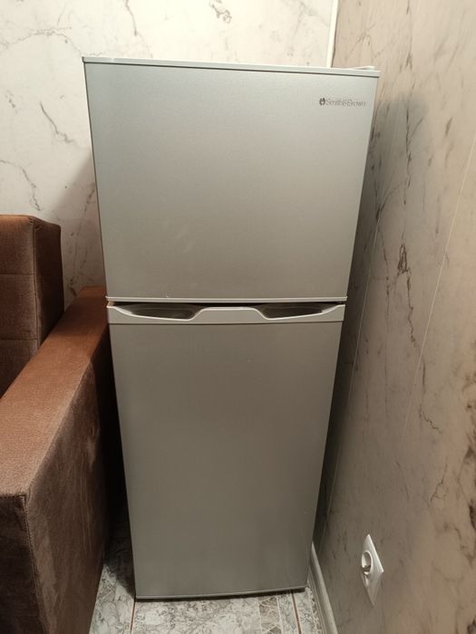 NOWA Lodówka z zamrażarką 125cm 132L Smith&Brown SFTF-111-SE3 srebrna