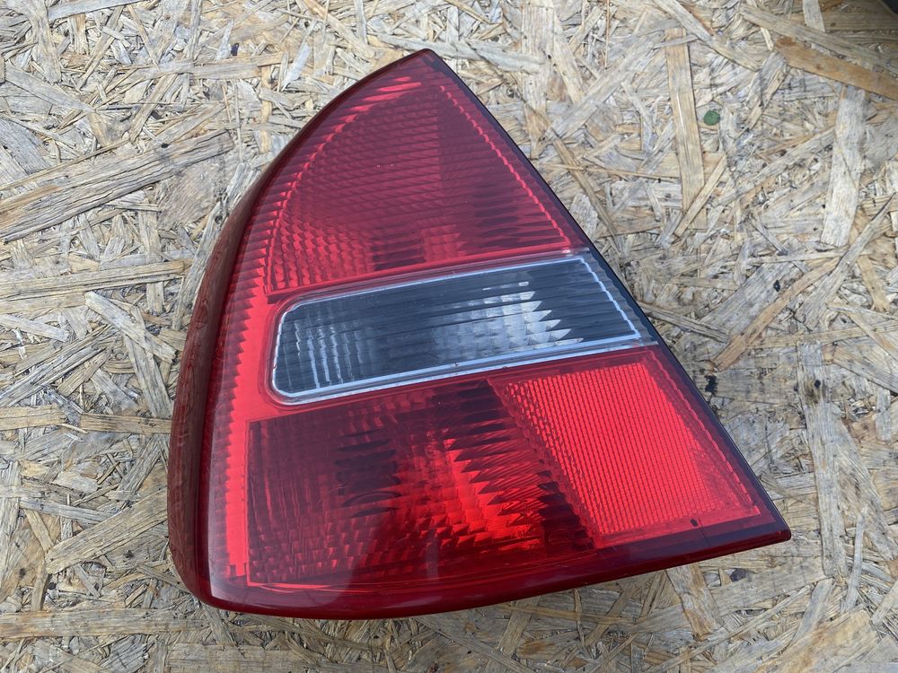 Lampa lewa tylna Mitsubishi Carisma