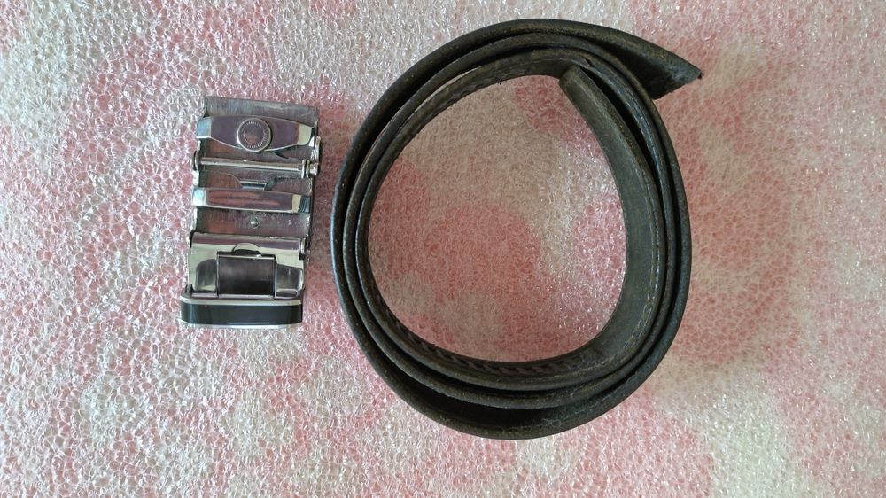 Шкіряний чоловічий ремінь з бляхою