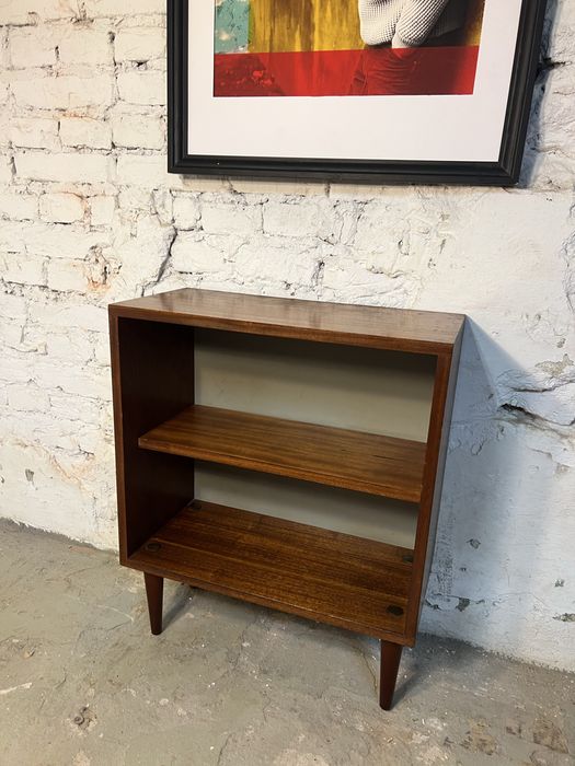 Piekna mała biblioteczka vintage retro prl