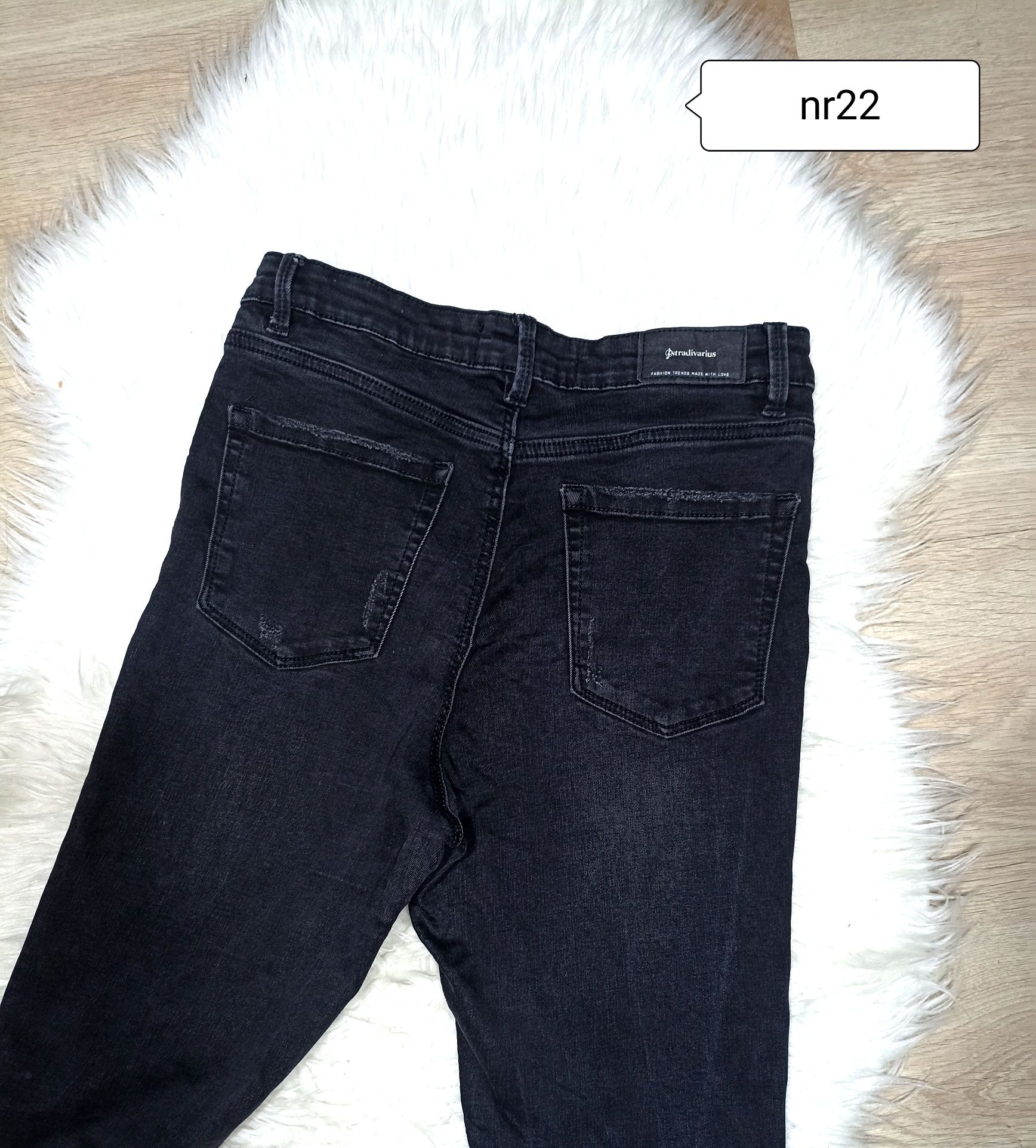 Czarne spodnie Stradivarius rozmiar L
