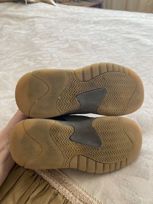 Кросівки Zara