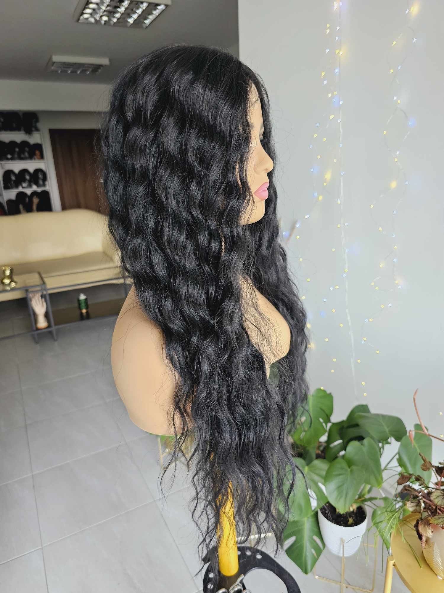 Długa czarna peruka fale loki lace front Kaja naturalna fryzura