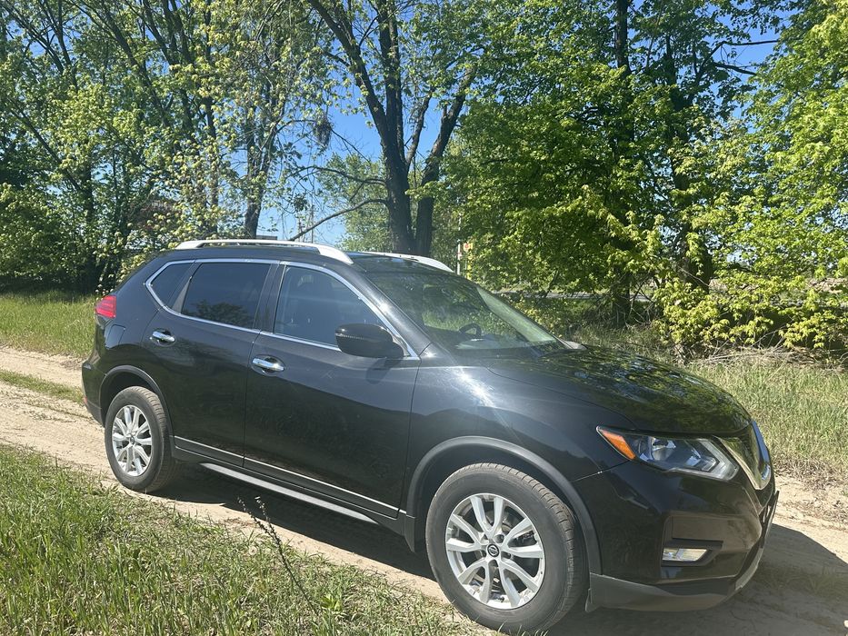 Легковий автомобіль Nissan Rogue 2018 року