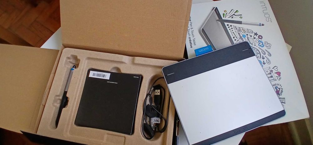 Mesa Wacom Intuos Pen & Touch Tablet (Medium)