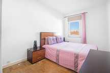 Cama de casal c/ 2 mesinhas, comoda moldura