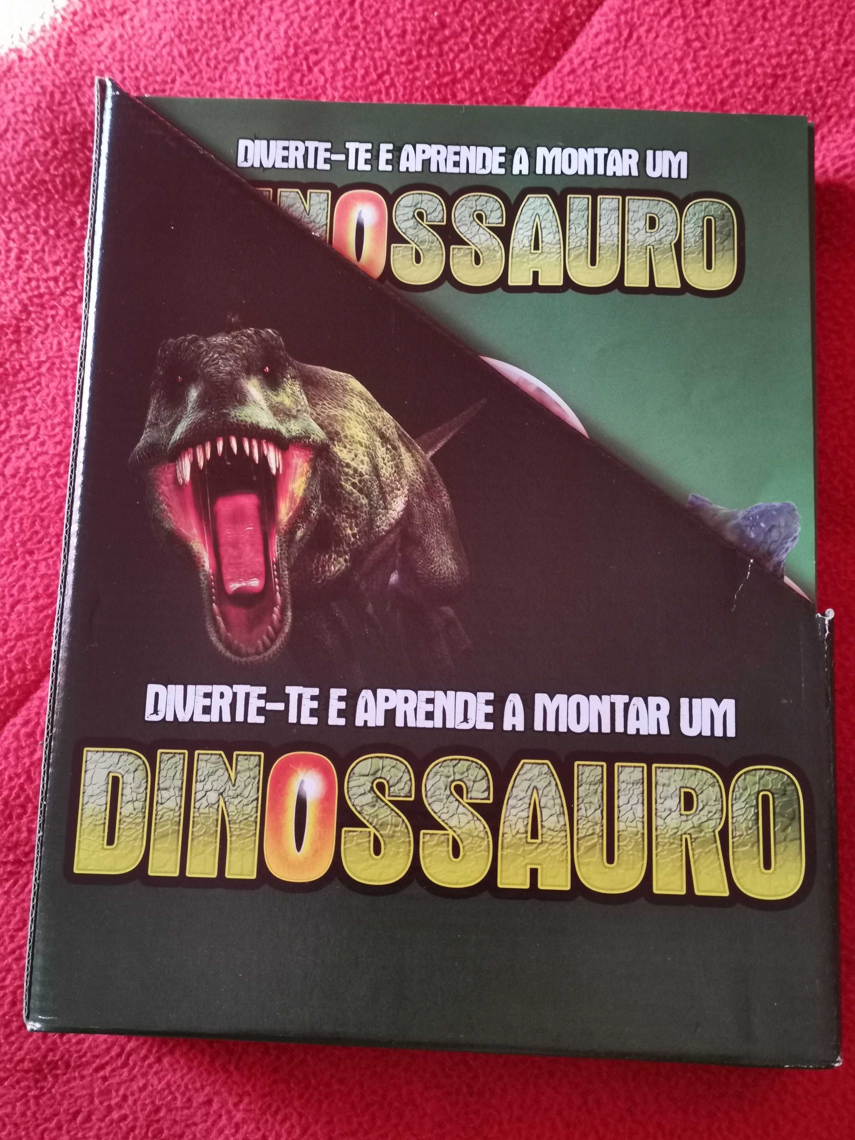 Dinossauro T-Rex com 1,20 metro de altura