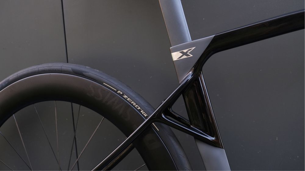 Новий шосейний велосипед Pinarello Dogma X Dura Ace Di2 (2025)