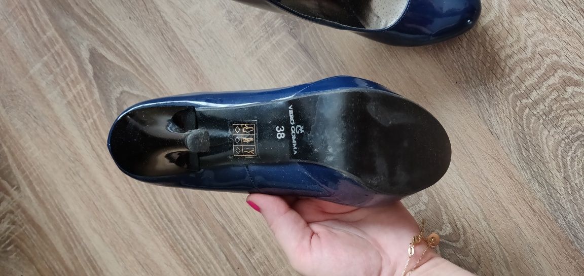 Buty na obcasie granat rozmiar 38 stan bardzo dobry