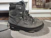 Buty trekkingowe górskie wysokogórskie skórzane Vibram GoreTex Lowa 39