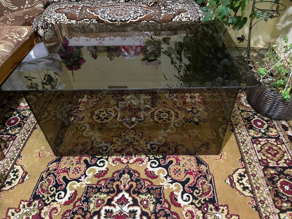 Продається стіл стіклянний тонований за розміром в особисті