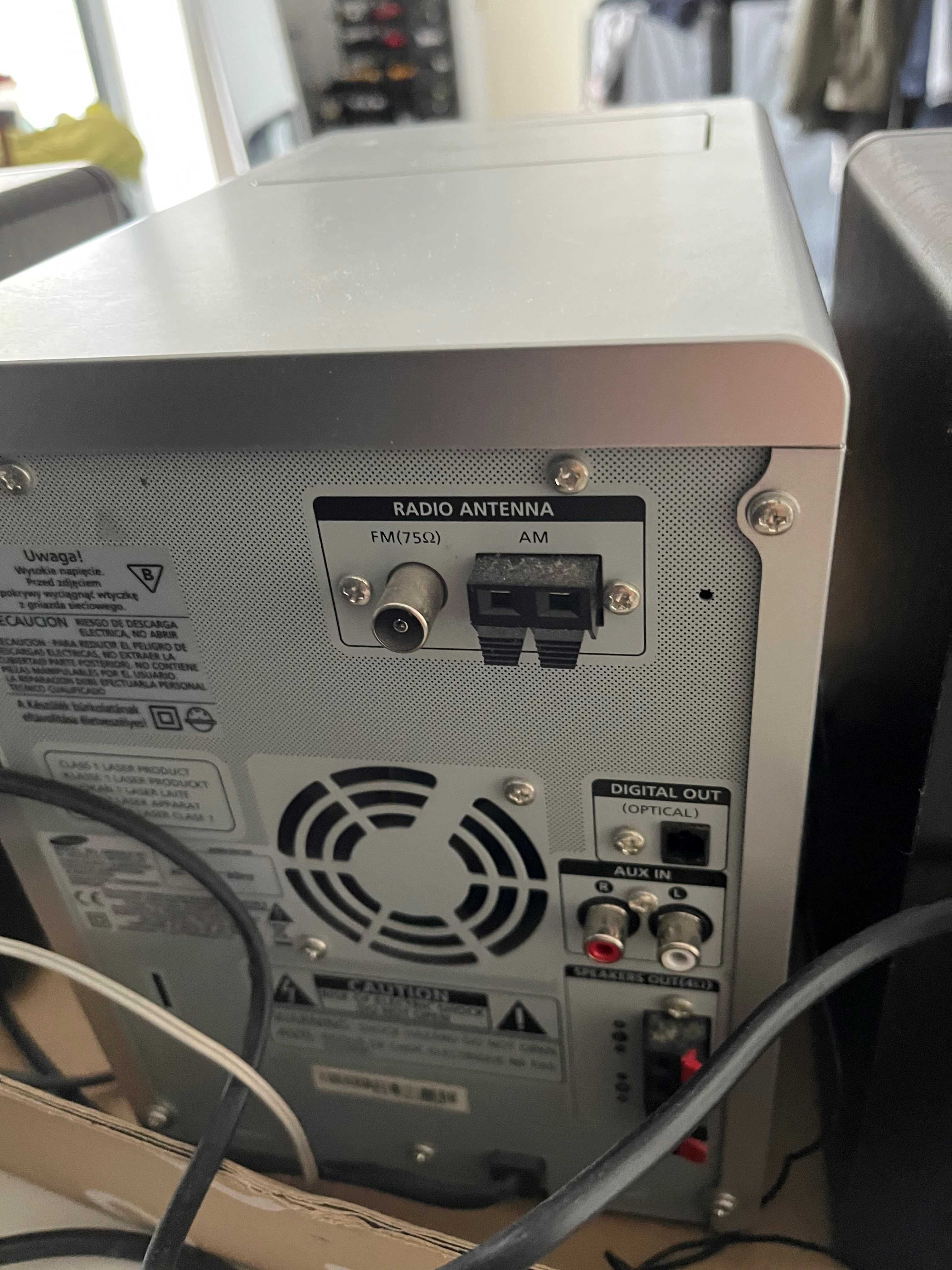 Aparelhagem SAMSUNG em ótimo estado de funcionamento.