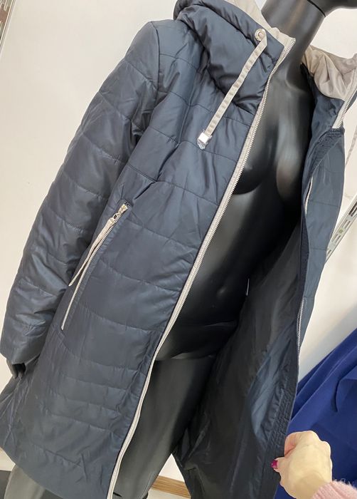 Осіння куртка нова жіноча демі пальто 42 48 плащ з капюшоном дешев