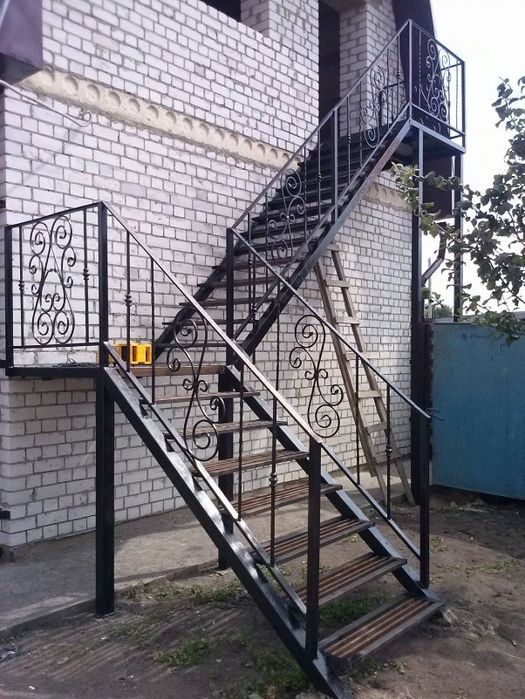 Schody metalowe wewnętrzne