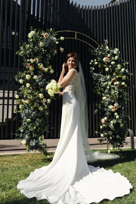 Продам весільну сукню, плаття, рибка