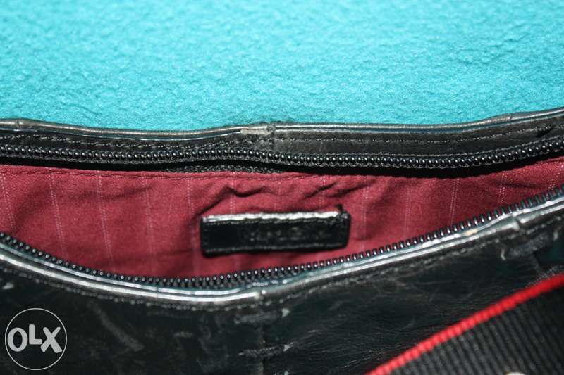 Pochette em pele preta MANGO NOVA