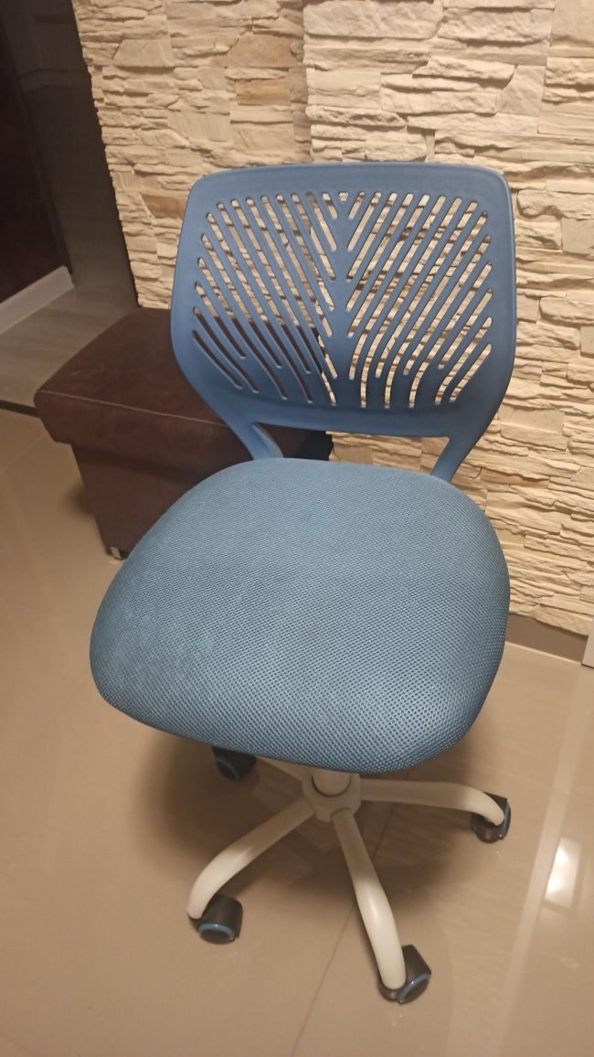 Krzesło obrotowe błękitne
