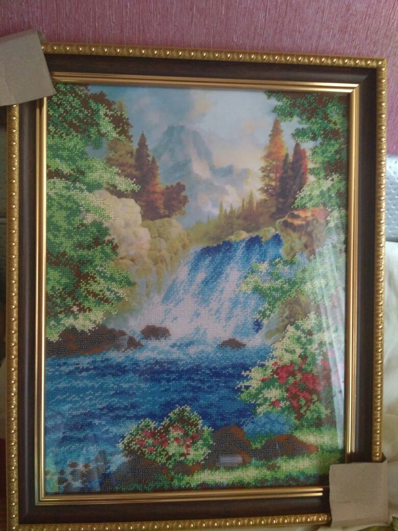 Продам картину.Горный водопад. Вышита качественным чешским бисером.