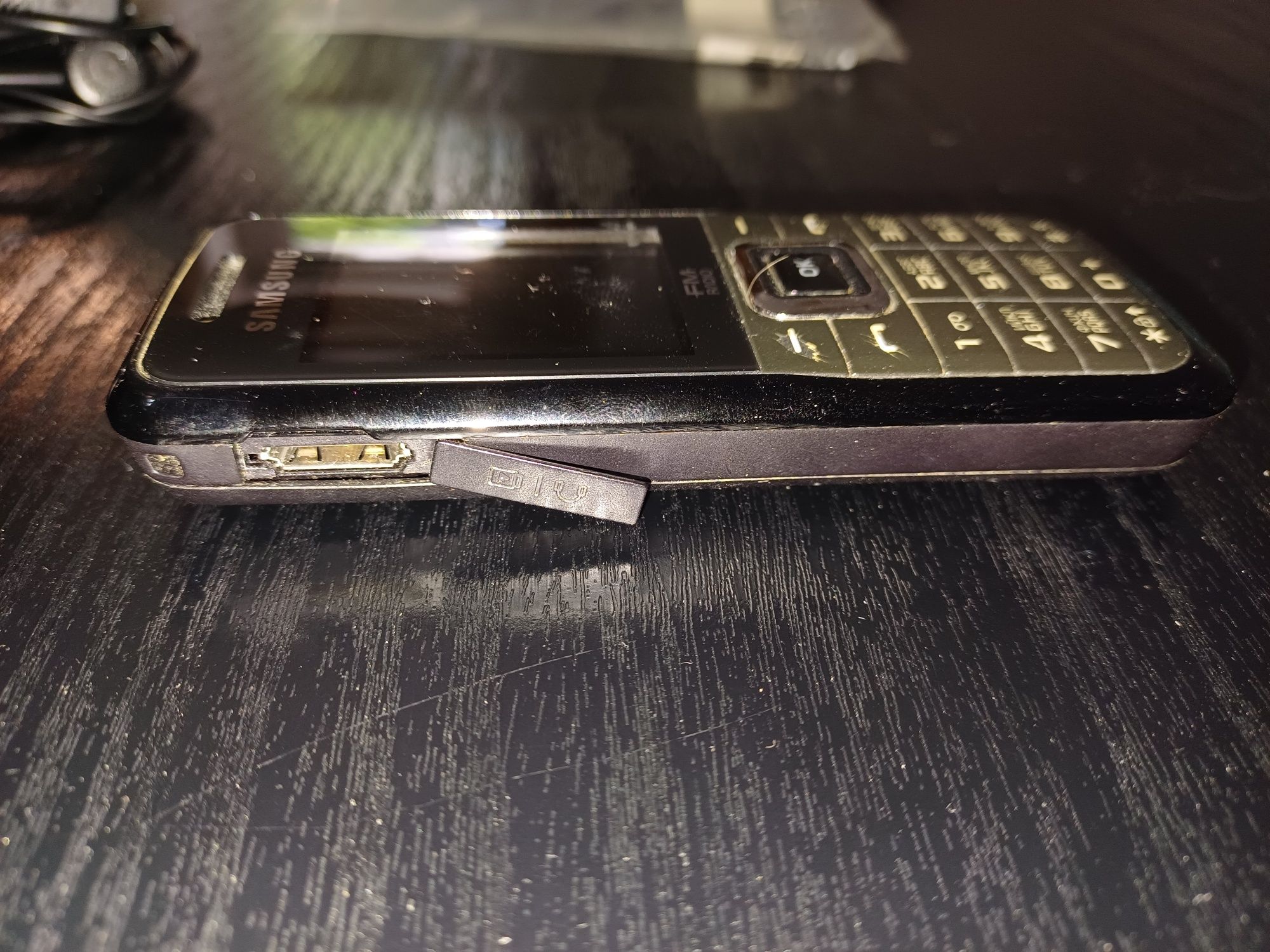 Samsung E2100,  Nokia - кнопочные